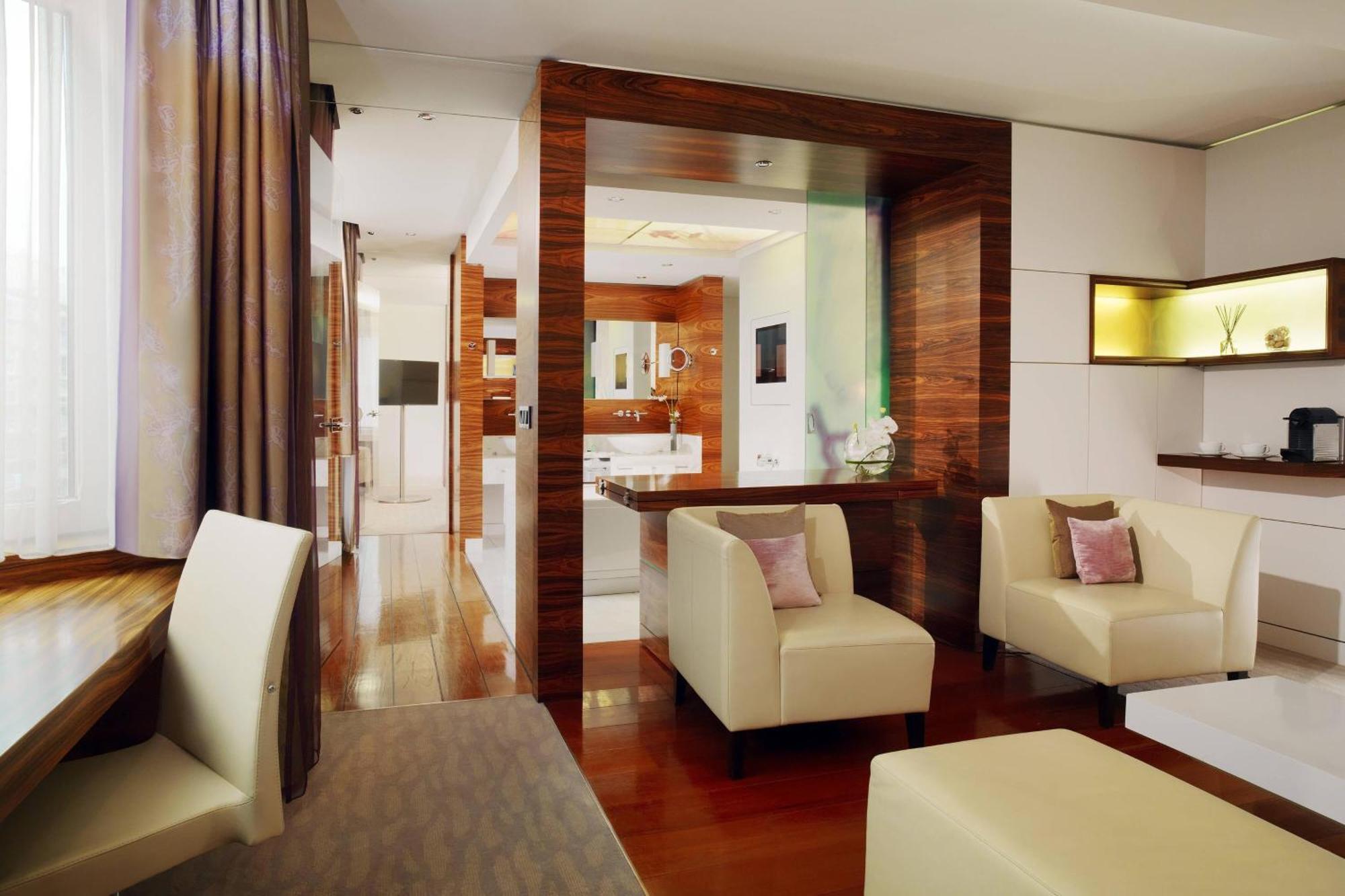 Hotel The Westin Grand Berlino Esterno foto A modern interior