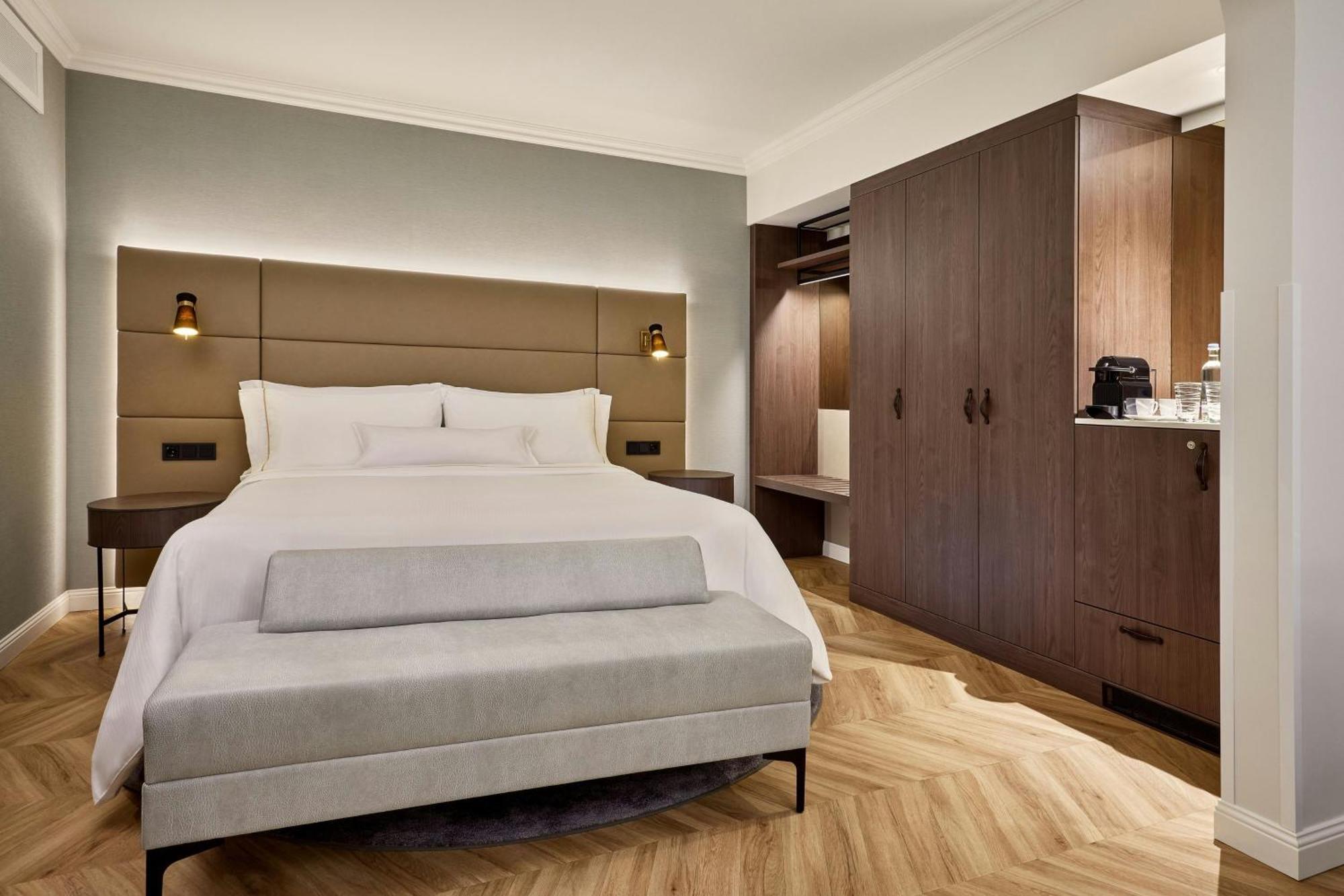 Hotel The Westin Grand Berlino Esterno foto A bedroom at the hotel